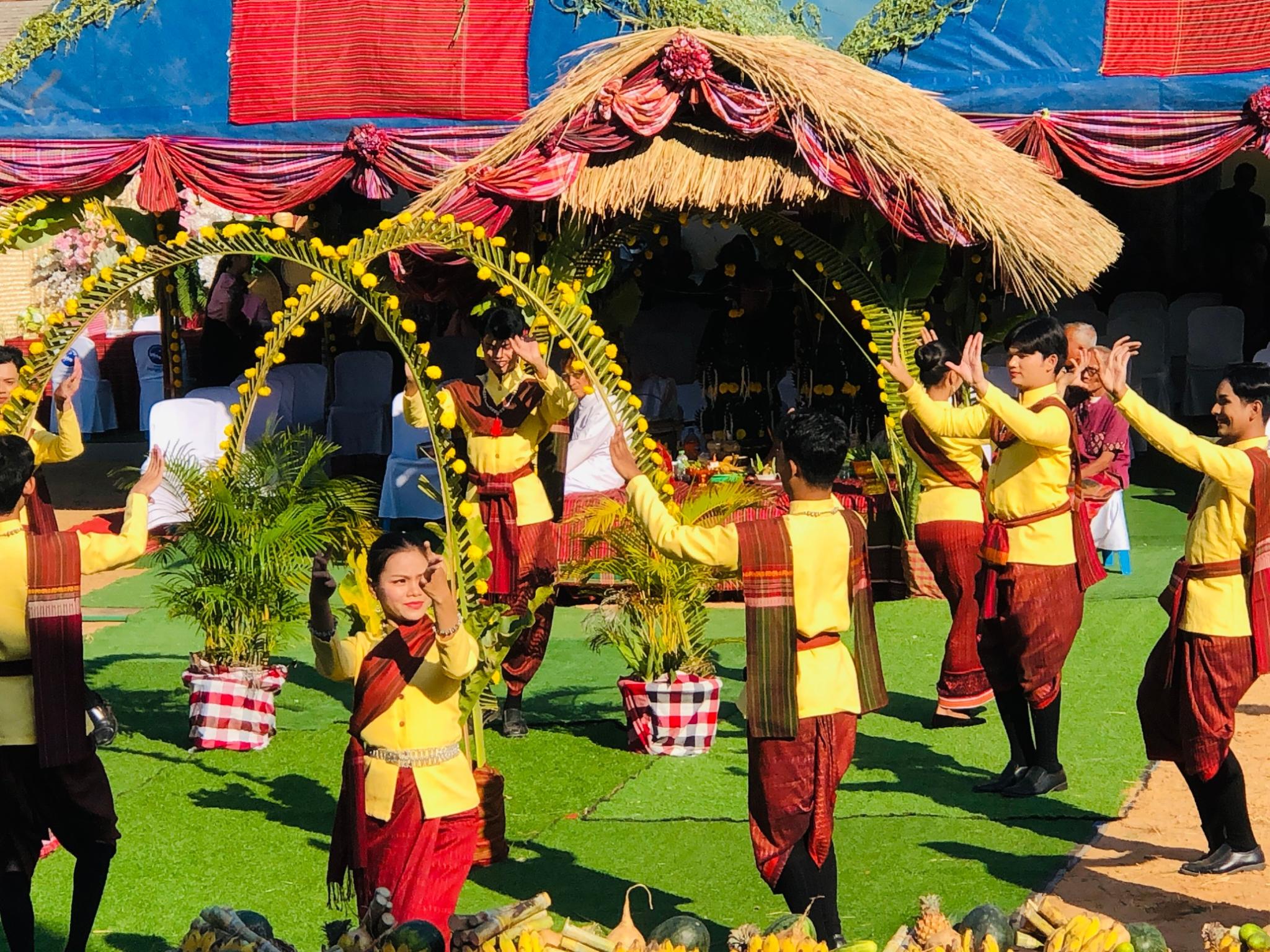 งานแต่งงานและจดทะเบียนสมรสบนหลังช้าง รูปที่ 6