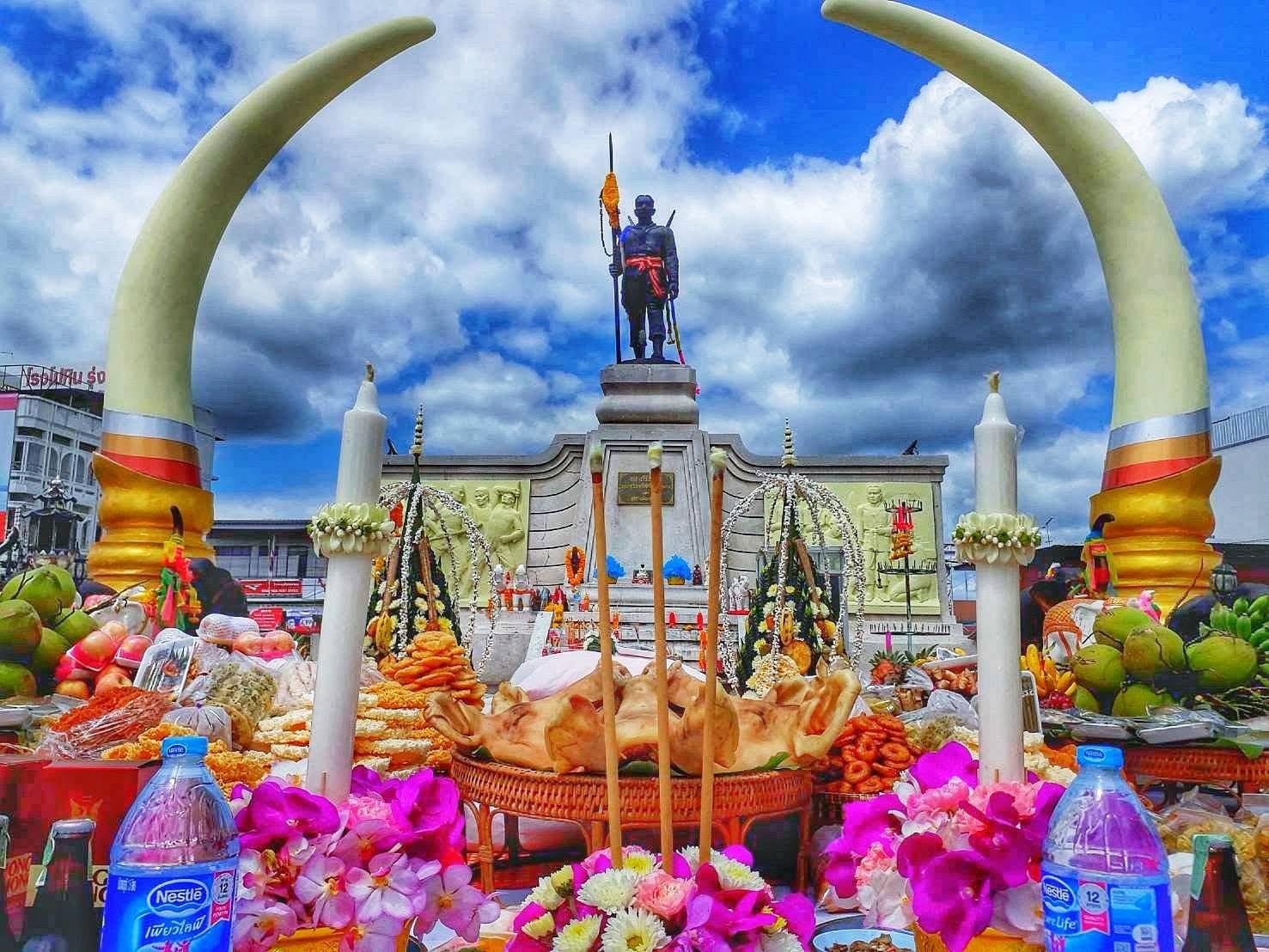 ประเพณี แซนโฎนตา บูชาบรรพบุรุษ