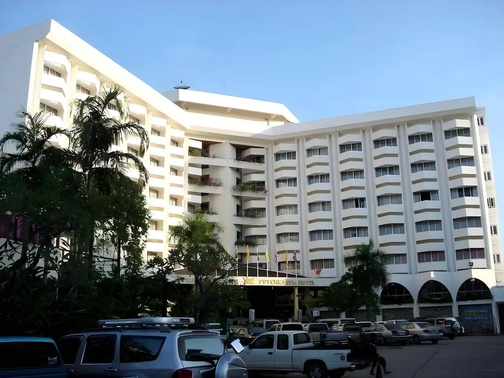 โรงแรมเพชรเกษม แกรนด์ สุรินทร์